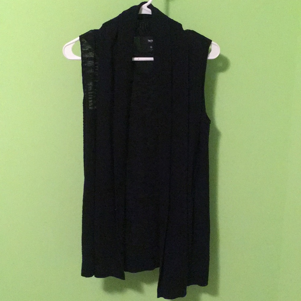 Black sleeveless cardigan/vest